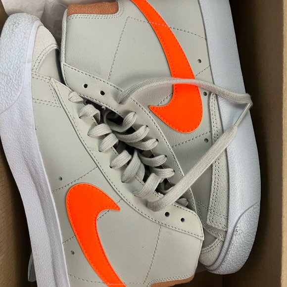 WOMENS NIKE BLAZER MID ‘77 - Picture 3 of 3